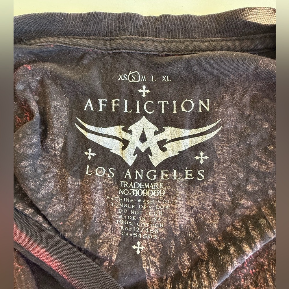 Women’s Vintage Y2K Affliction Red/Black Stonewash Embellished Graphic V-Neck - Picture 4 of 4
